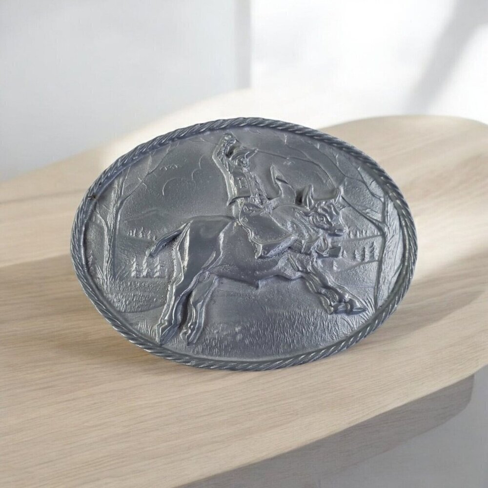 Belt Buckle Men's Cowboy Riding Bull Bucking Pewter Roped-Edge Pewter Vintage